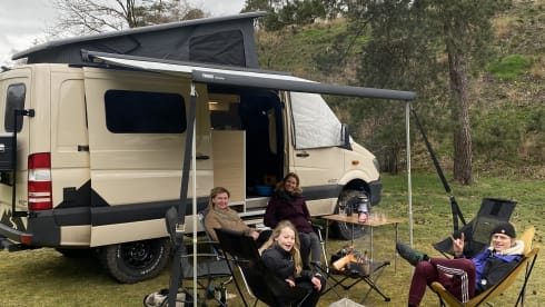 Super nice 4x4 Mercedes bus camper