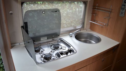 Beautiful complete and very neat 6-person camper (Fiat Ducato Adria Mobil)