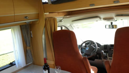 Spacious and complete camper for a nice price