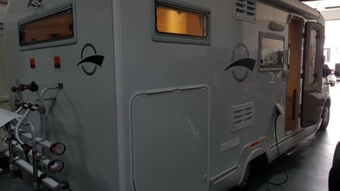 on tour – 4p Renault semi-integrated from 2006