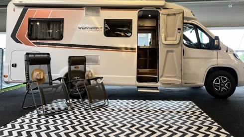Weinsberg 600MF Pepper Edition – Very complete new 2-person semi-integrated camper (June 2022)