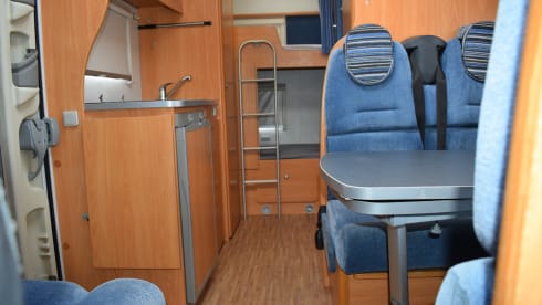Ford Benimar  – Comfortabele familiecamper met 6 slaapplaatsen compleet ingericht