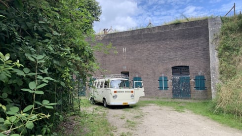 Miss Parel – 2p Volkswagen campervan from 1981