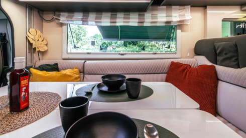 4p 2022 Roller Team – Extra spacious and free camping (330Ah battery, air conditioning and furnishings)