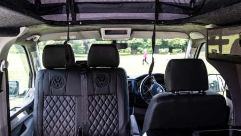 Floki – Luxury 4 berth Volkswagen campervan 2017