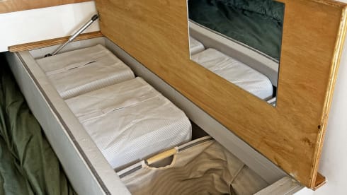 Vanessa – 5 berth Family Van