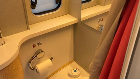 Batvan – Grote luxe Hymer-camper met 5 slaapplaatsen uit 2021