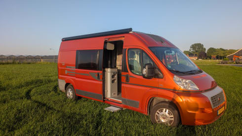 Adriaatje – Adria Mobil Wohnmobil für 2 Personen aus dem Jahr 2011