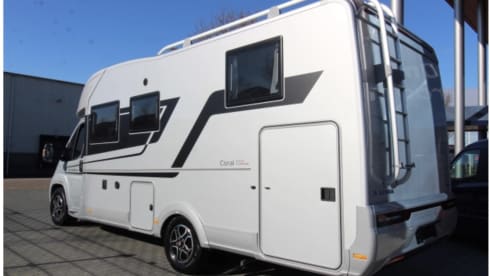 Compleet en zeer luxe uitgeruste 2 persoons (max 3) Adria Matrix Suprème 