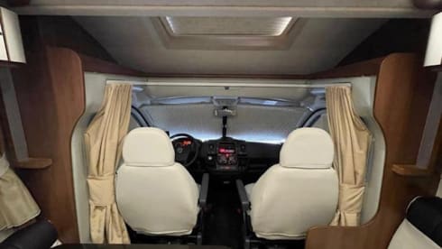 Complete 3p McLouis semi-integrated from 2013 with split air conditioning