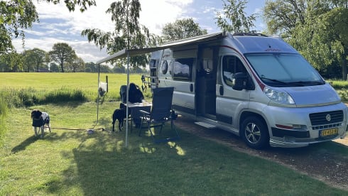 Fijne compacte buscamper – 2-person Pössl bus from 2012