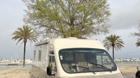 Rent a Campervan Blue CLassics ‘s Le Voyageur