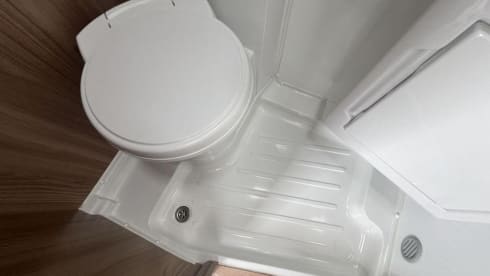Robyn – Robyn - 6 Berth Luxury Motorhome