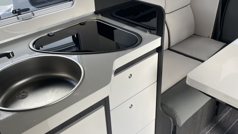 Feel Home on wheels – New and spacious Roller Team 2023 with central bed