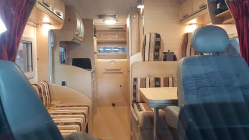on tour – 4p Renault semi-integrated from 2006