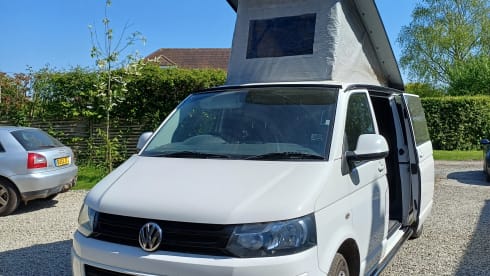 Betty – 4 berth Volkswagen campervan 2011