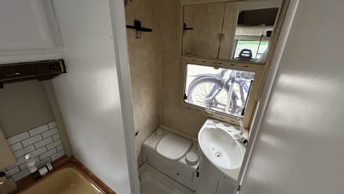Last minute (-20%): Nice and complete camper for rent!