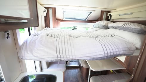 Roscoe – Luxury motorhome - sleeps 6 - Includes Insurance