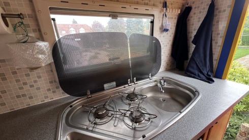 Super-camper – 2-person Mercedes-Benz bus from 2001