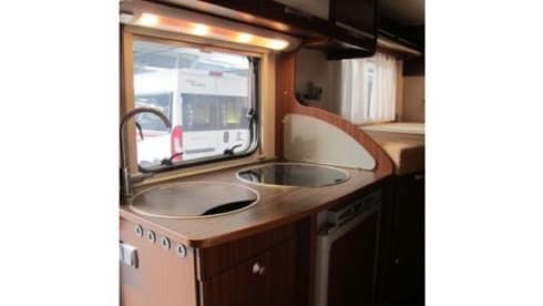 Narrow Hymer, practical and very complete