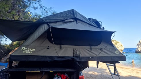 FORD RANGER 2 ROOFTOP TENT – Ford Ranger Wildtrack Auto (2 roof-top tents, ideal for up to 5 people)