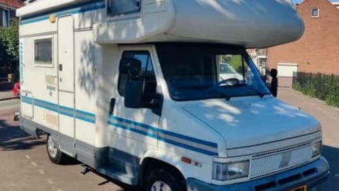 Ouwe Beer – The 'Old Bear' cozy compact camper.