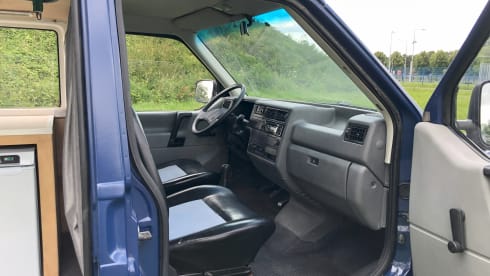 2p Volkswagen bus from 1992