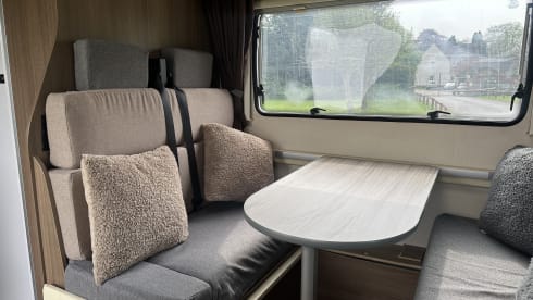 Large 6 berth modern motorhome