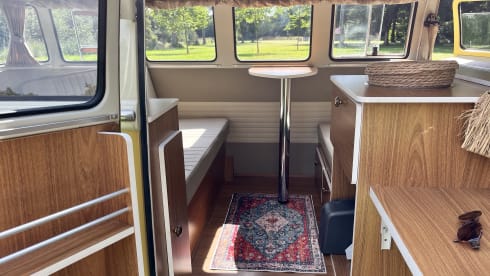 De Bus – 2p Volkswagen campervan from 1980
