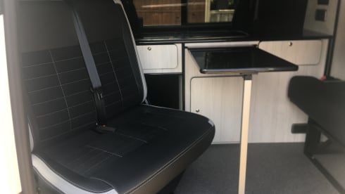 Maud – Volkswagen Wohnmobil mit 4 Schlafplätzen aus dem Jahr 2012