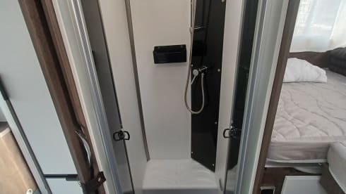 Cocoon 463 – 4p Benimar semi-integrated uit 2024