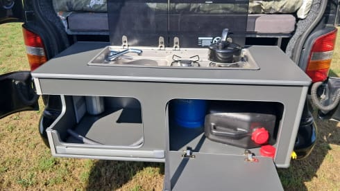 Reggie – 2 berth Volkswagen T5 campervan with 2 berth awning