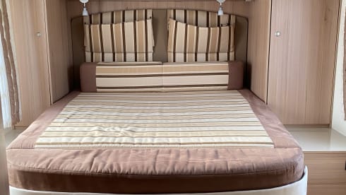 Burstner ixeo time 734 – Very luxurious camper queen-size bed air conditioning Nespresso