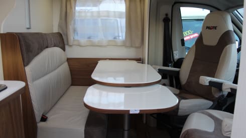Compact Pilote P650C for rent!