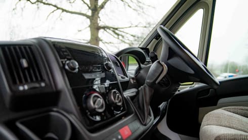 Taylor – Peugeot Bailey Approach camper met 6 slaapplaatsen, bouwjaar 2011.