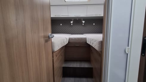 Freedom II – Adria Matrix 670 sl plus met lengte bedden.