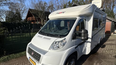 Piloot – Pilote camper - a big people camper! fully furnished!