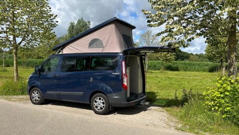 t'Bussie – Ford Custom Nugget, on the road with the Bussie!