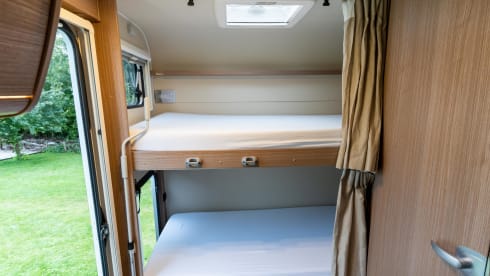 Brutus – 2018 - Luxury Hymer Carado with 6 sleeping places with great comfort