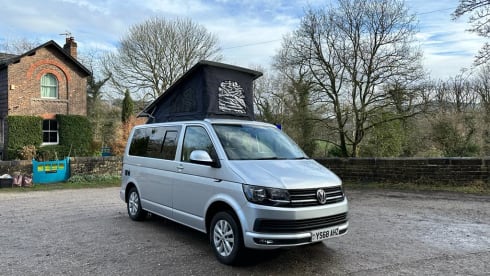Joebow – 4 berth Volkswagen camper van 2018