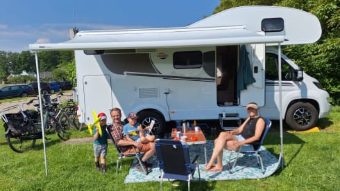 Nieuwe 5p Carado familiecamper 