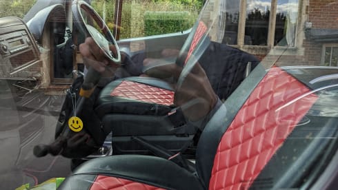 Vanessa – Cozy, well kitted van with a full size double bed