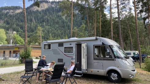 4p Hymer B 674 SL integrated from 2009 including length beds and fold-down bed