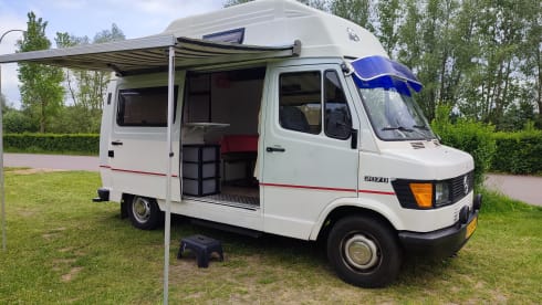Nomad – 2p Mercedes-Benz campervan from 1981