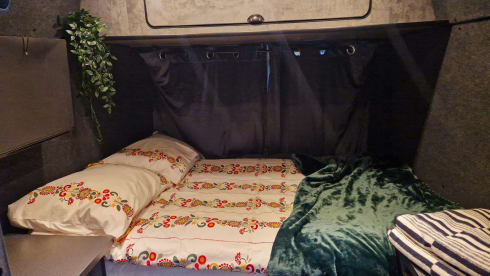 SKYE – OFF-GRID 2 berth Shower Kitchen Heating - bedding included - Campervan