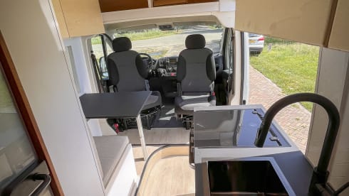 Gerrit – 2p Peugeot bus from 2019