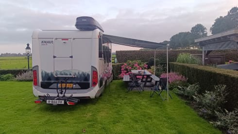 sunti  – 2p Knaus overland off grid camper 