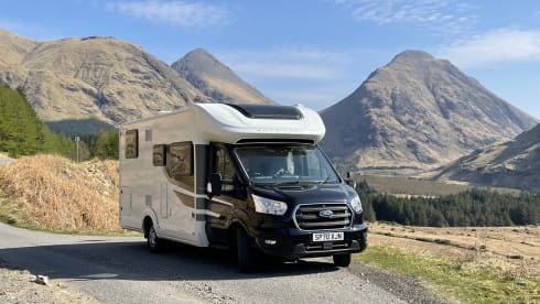 Clan Calder Motorhome – Luxury 4 berth Autotrail Automatic
