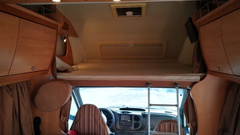 Laika x700  – Super accessorized attic camper