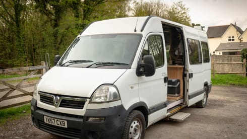 Annie The Ambulance – Ex-Ambulance, 3 Birth, Converted Campervan